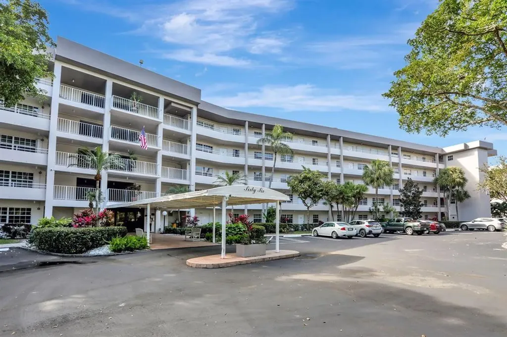 565 Oaks Lane Pompano Beach FL 33069