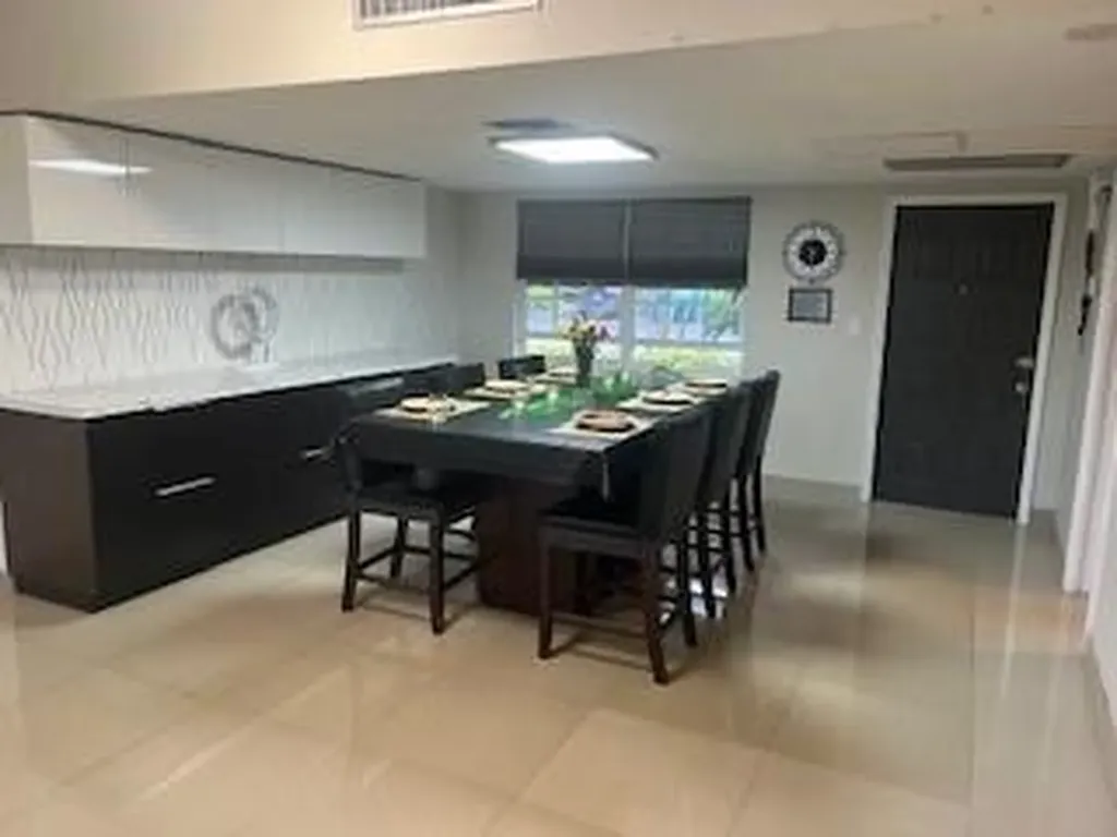 565 Oaks Lane Pompano Beach FL 33069