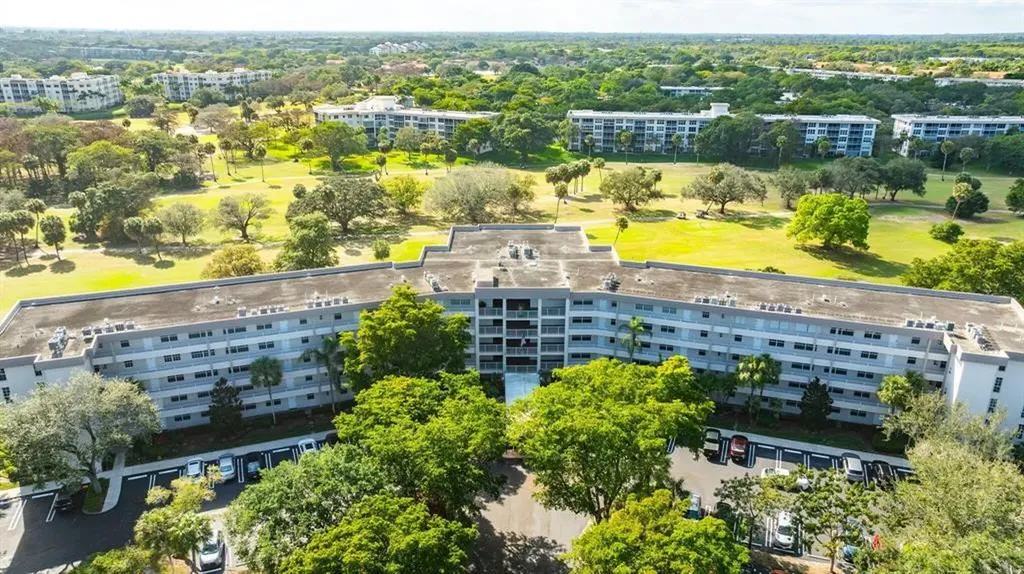 565 Oaks Lane Pompano Beach FL 33069