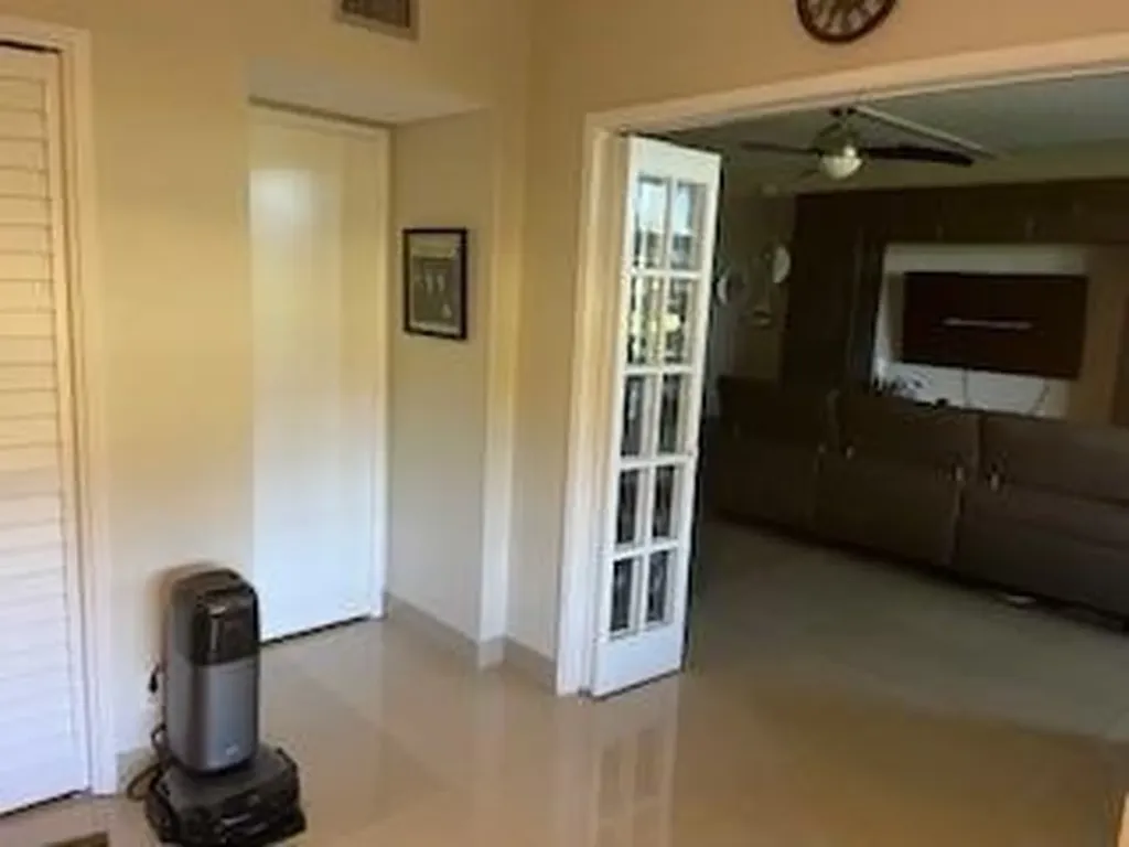 565 Oaks Lane Pompano Beach FL 33069