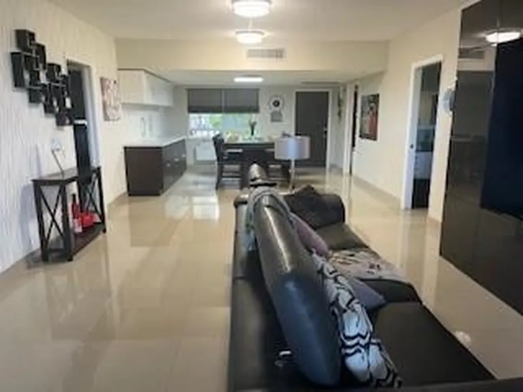 565 Oaks Lane Pompano Beach FL 33069