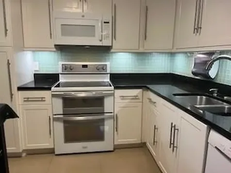 565 Oaks Lane Pompano Beach FL 33069