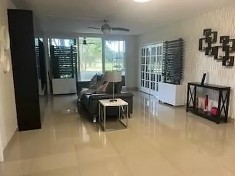 565 Oaks Lane Pompano Beach FL 33069
