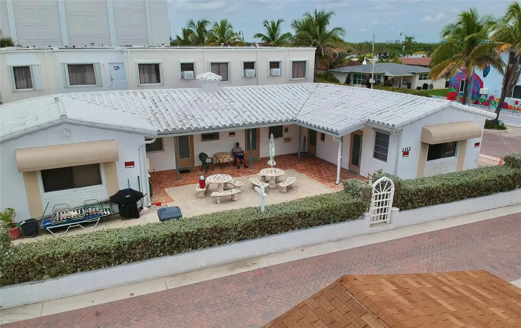 2212 N Surf Road Hollywood FL 33019