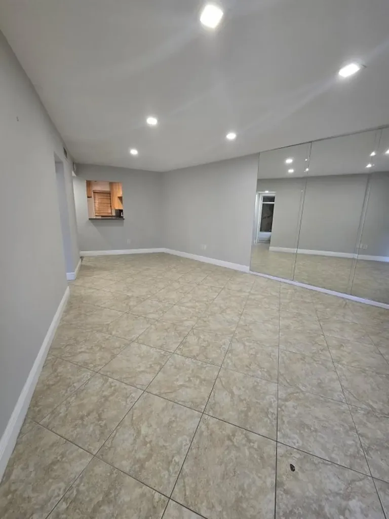 4121 Stirling Road Davie FL 33314