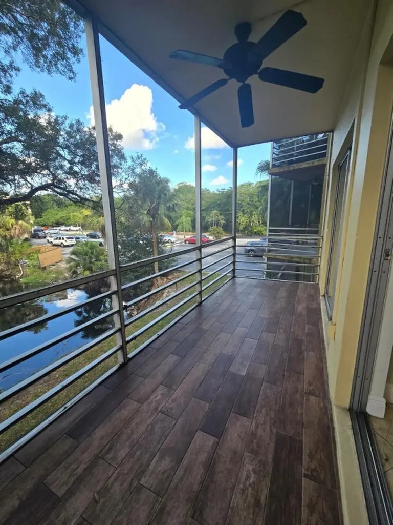 4121 Stirling Road Davie FL 33314