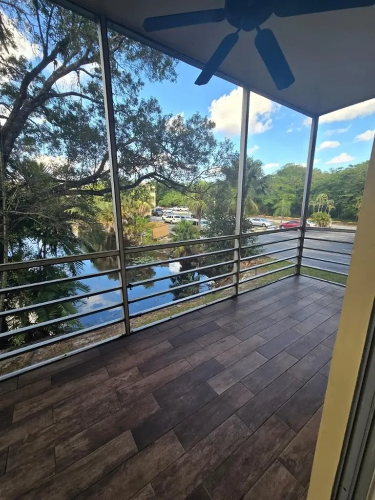 4121 Stirling Road Davie FL 33314
