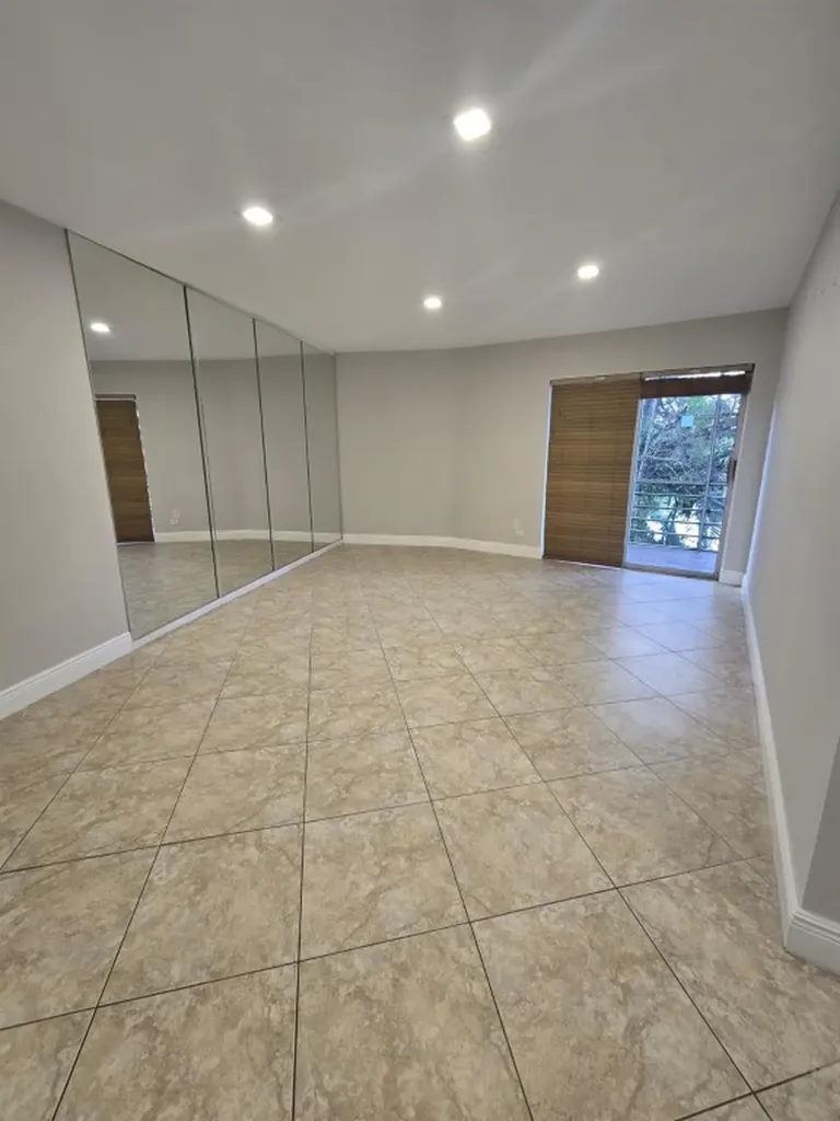 4121 Stirling Road Davie FL 33314