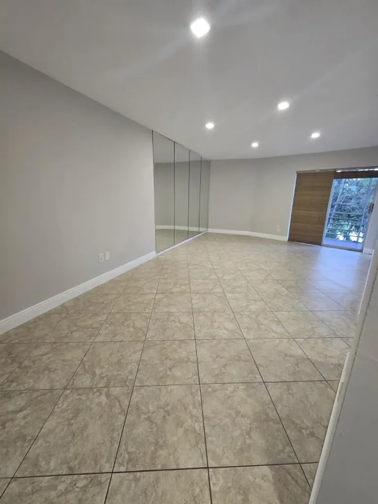 4121 Stirling Road Davie FL 33314