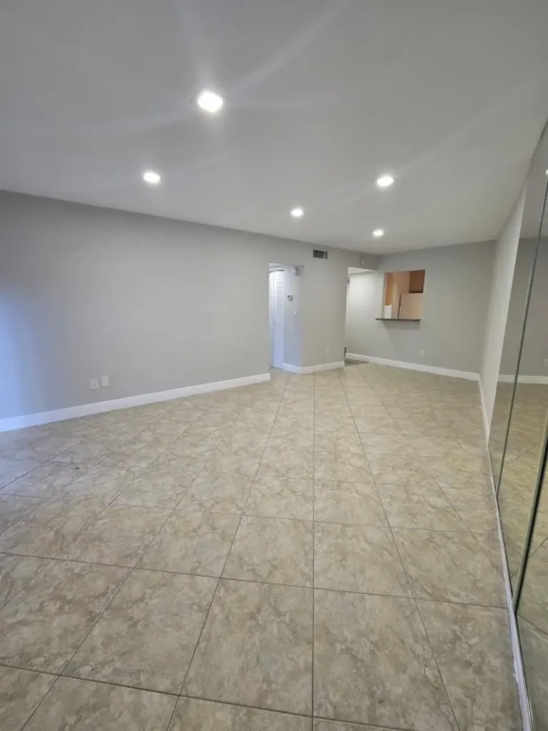 4121 Stirling Road Davie FL 33314