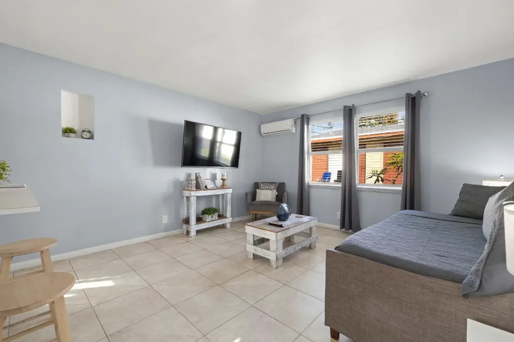 413-415 SE 23rd Street Fort Lauderdale FL 33316