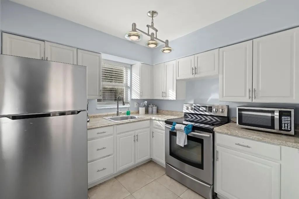 413-415 SE 23rd Street Fort Lauderdale FL 33316