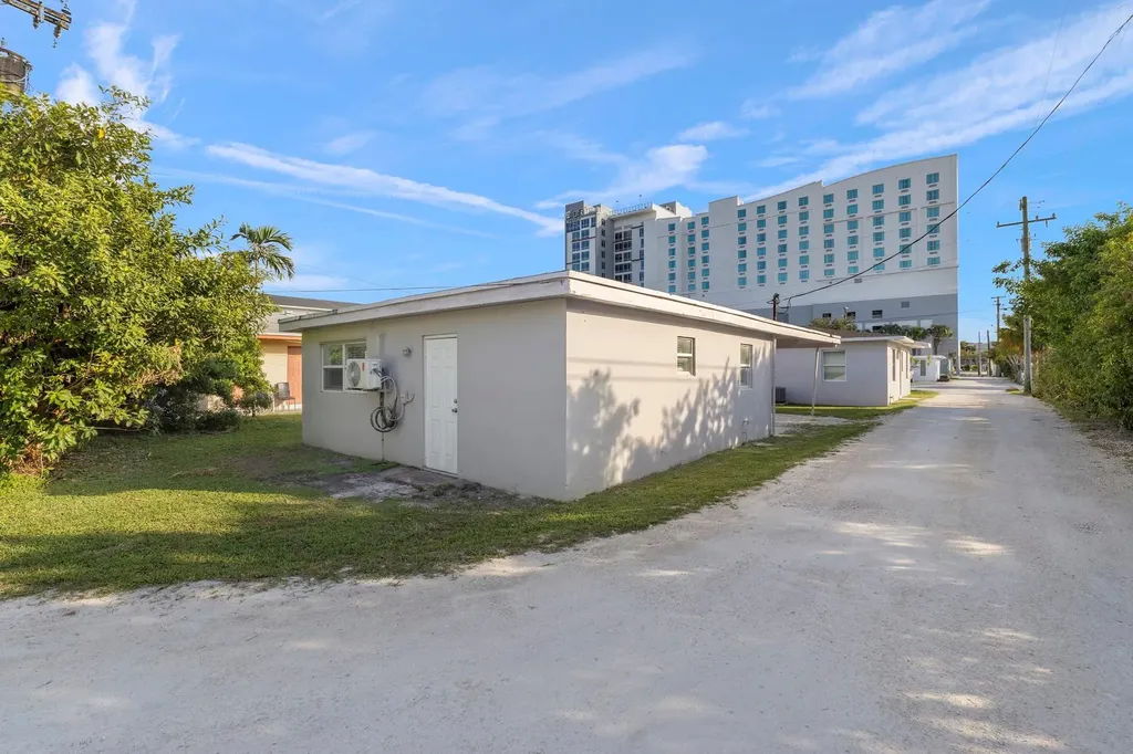 413-415 SE 23rd Street Fort Lauderdale FL 33316