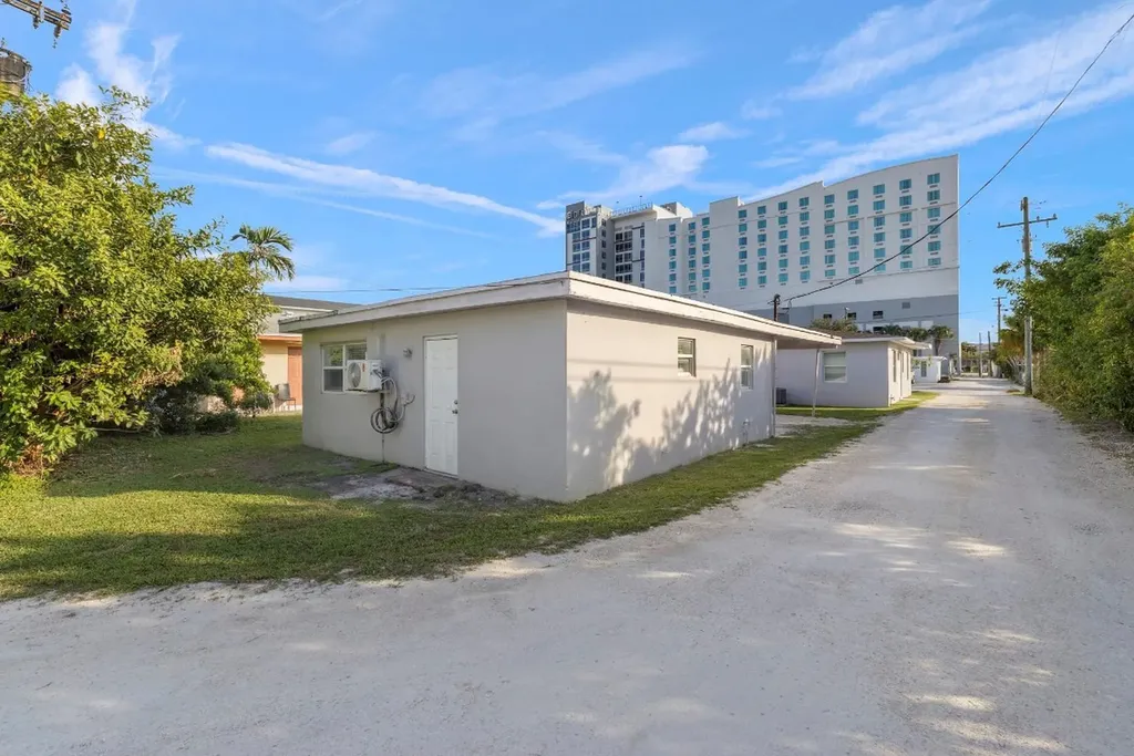 413-415 SE 23rd Street Fort Lauderdale FL 33316