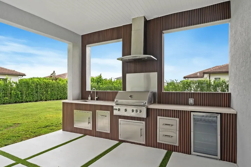 2001 Meadows Drive Davie FL 33324