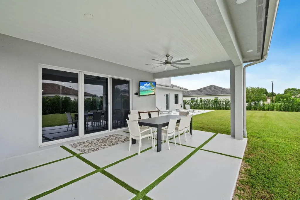 2001 Meadows Drive Davie FL 33324