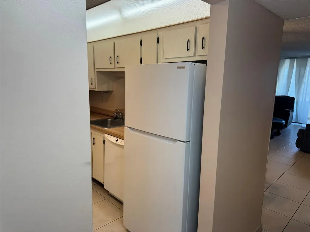 2860 Somerset Drive Fort Lauderdale FL 33311