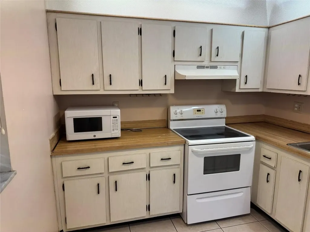 2860 Somerset Drive Fort Lauderdale FL 33311