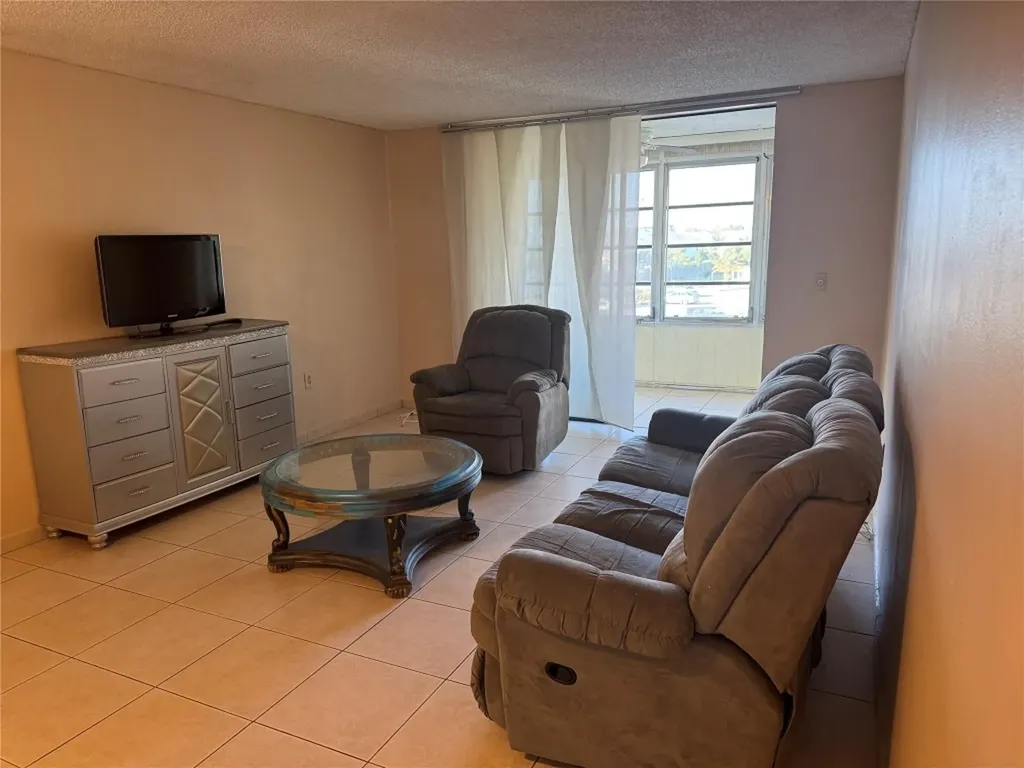 2860 Somerset Drive Fort Lauderdale FL 33311