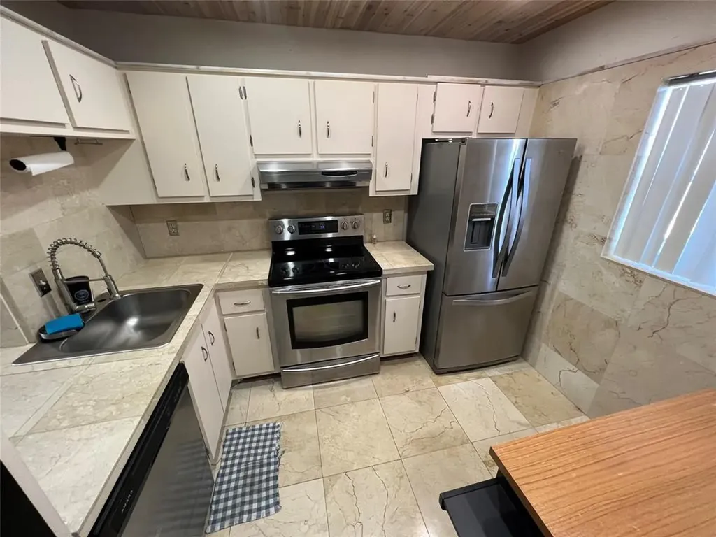 4311 Crystal Lake Drive Deerfield Beach FL 33064