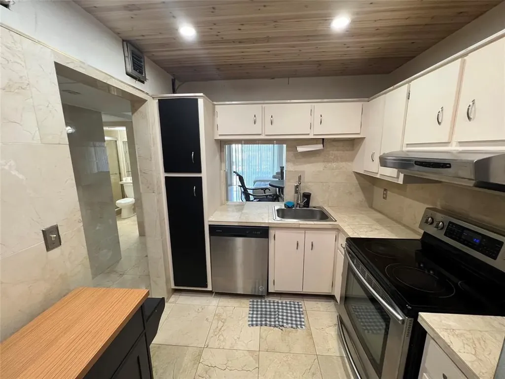 4311 Crystal Lake Drive Deerfield Beach FL 33064