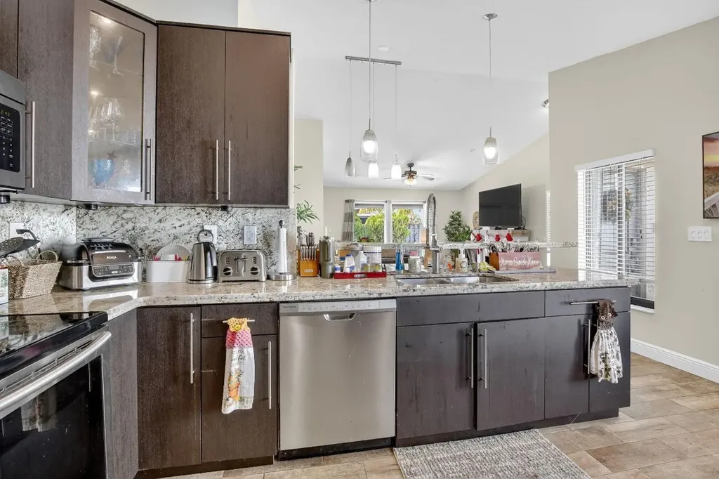 691 Willow Grove Terrace Davie FL 33325