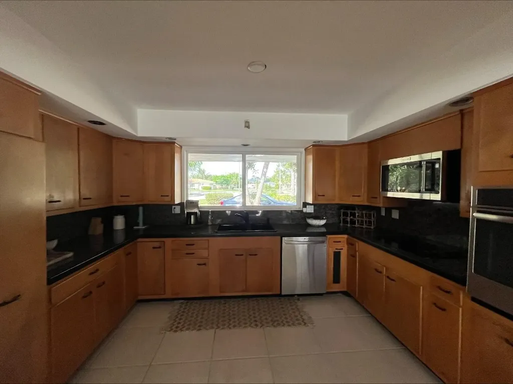 556 SE 15th Avenue Deerfield Beach FL 33441