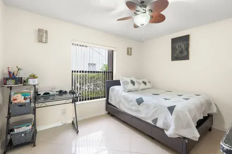 2326 NW 96th Way Coral Springs FL 33065
