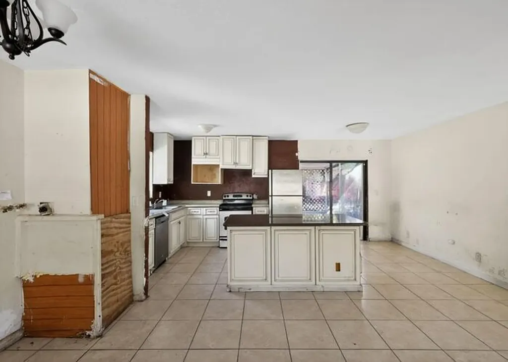 1830 NE 2nd Lane Boynton Beach FL 33435