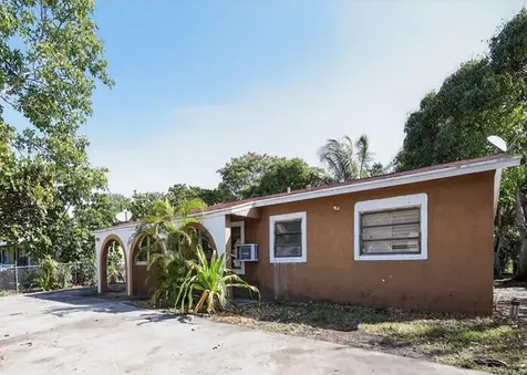 1830 NE 2nd Lane Boynton Beach FL 33435
