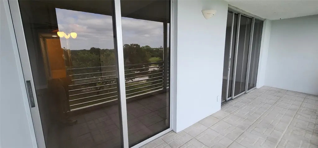 3503 Oaks Way Pompano Beach FL 33069