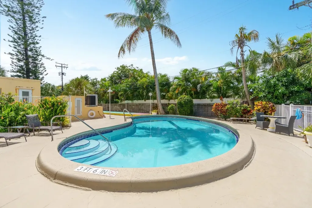 2400 NE 9th Street Fort Lauderdale FL 33304