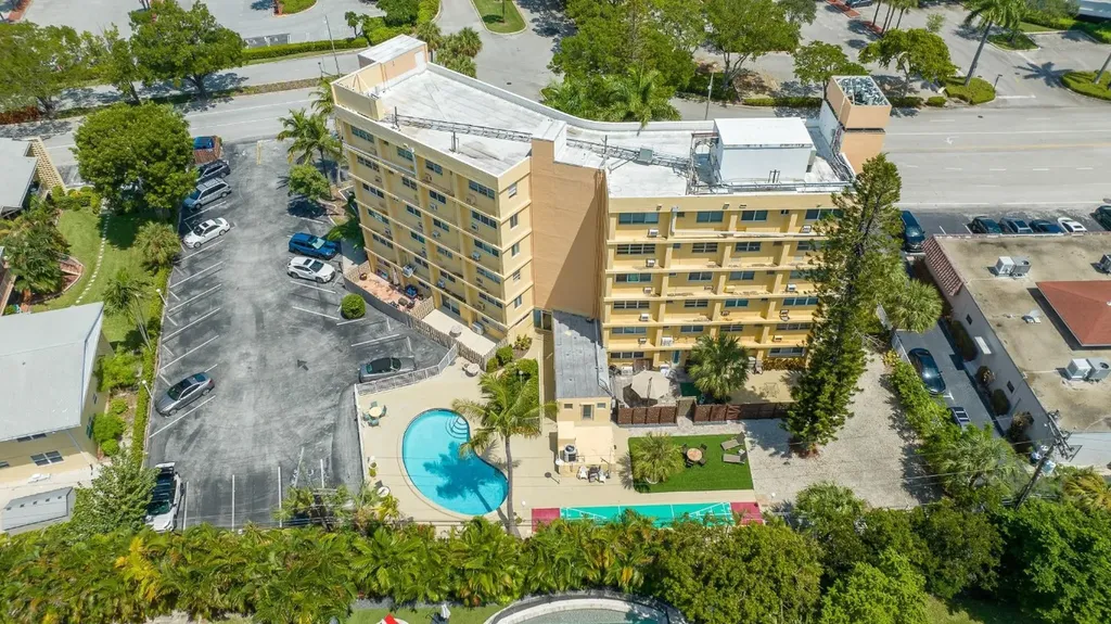 2400 NE 9th Street Fort Lauderdale FL 33304