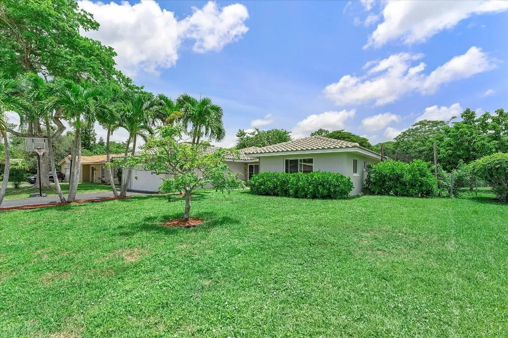 2757 NW 83rd Terrace Coral Springs FL 33065