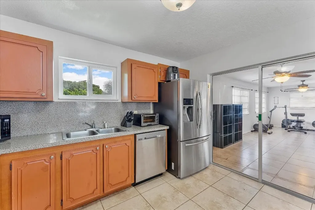 2757 NW 83rd Terrace Coral Springs FL 33065