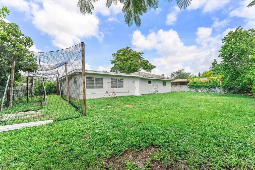 2757 NW 83rd Terrace Coral Springs FL 33065