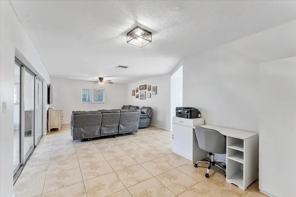 2757 NW 83rd Terrace Coral Springs FL 33065