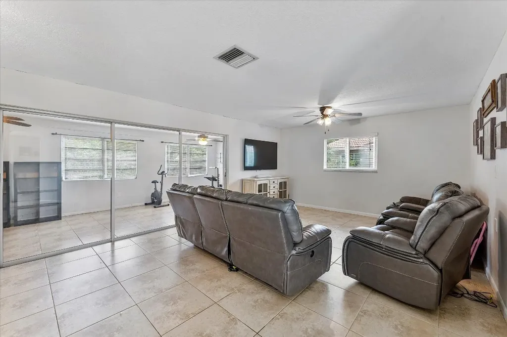 2757 NW 83rd Terrace Coral Springs FL 33065