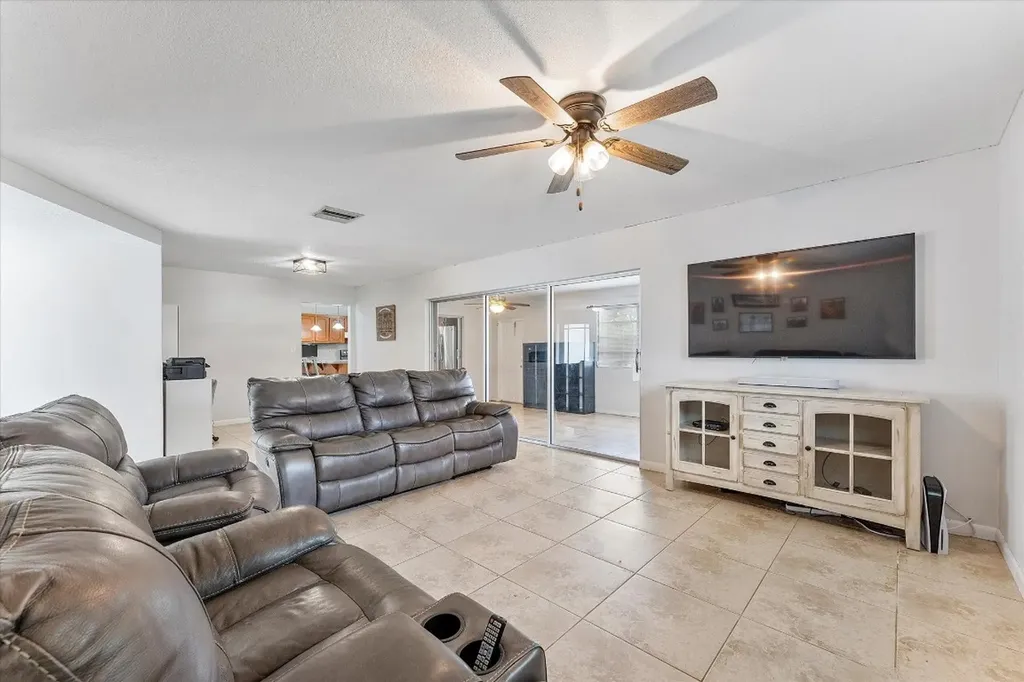 2757 NW 83rd Terrace Coral Springs FL 33065