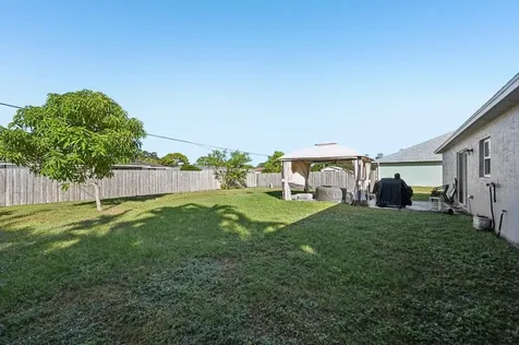 593 NW Avon Avenue Port St Lucie FL 34983