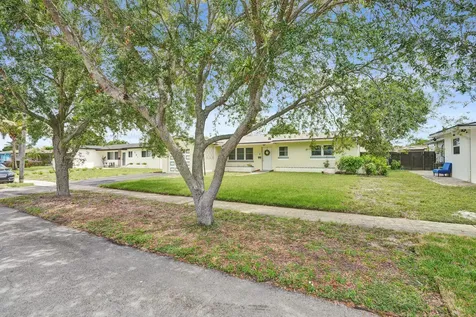 731 SW 71st Terrace Pembroke Pines FL 33023