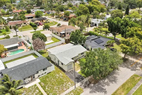 731 SW 71st Terrace Pembroke Pines FL 33023