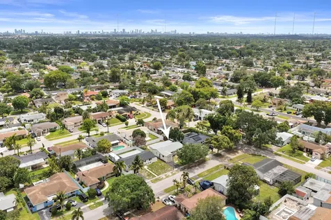 731 SW 71st Terrace Pembroke Pines FL 33023