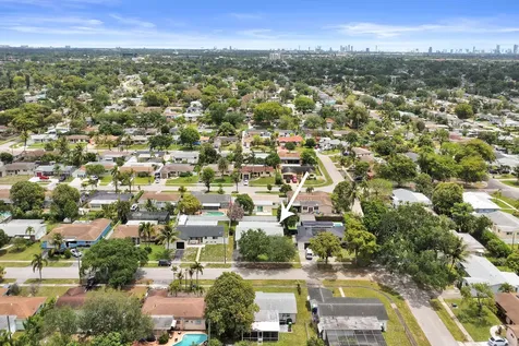 731 SW 71st Terrace Pembroke Pines FL 33023