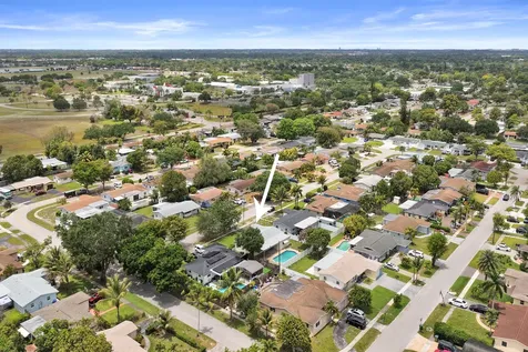 731 SW 71st Terrace Pembroke Pines FL 33023
