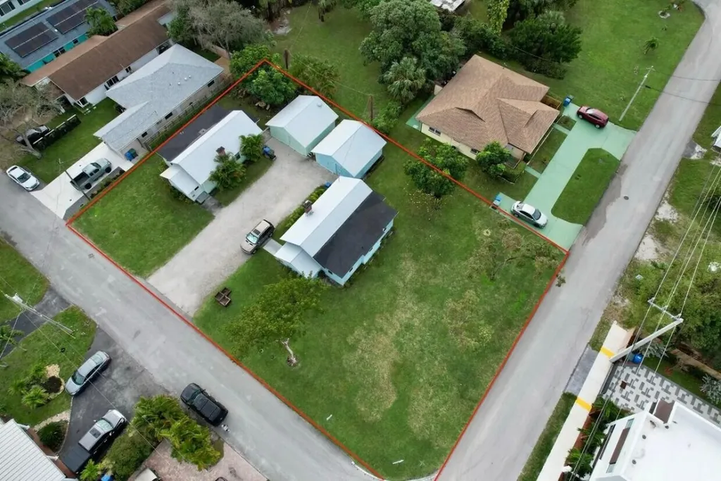 1338 -1384 NE -1384 35th Street Oakland Park FL 33334