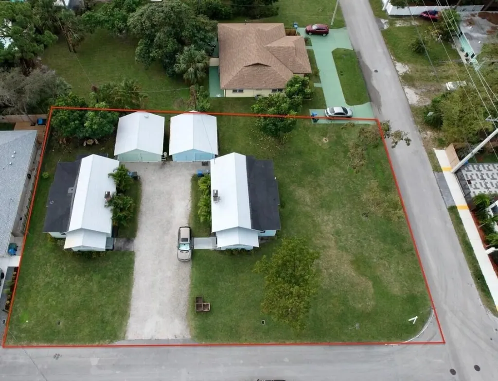 1338 -1384 NE -1384 35th Street Oakland Park FL 33334