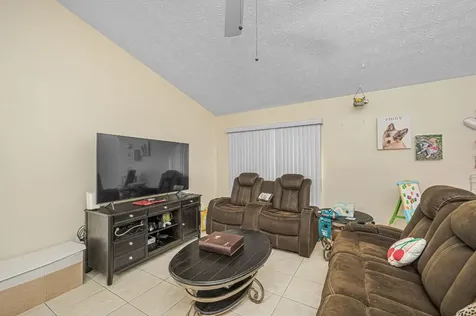 414 SW Lakehurst Drive Port St Lucie FL 34983