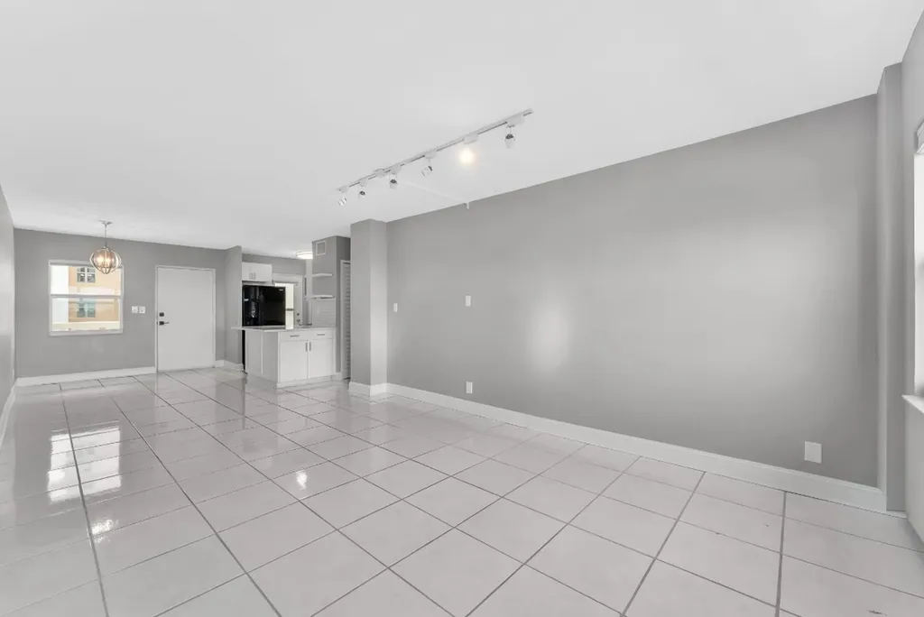 2555 NE 11th Street Fort Lauderdale FL 33304