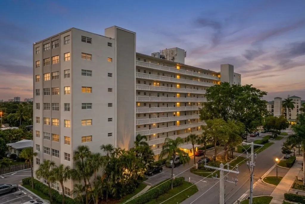 2555 NE 11th Street Fort Lauderdale FL 33304
